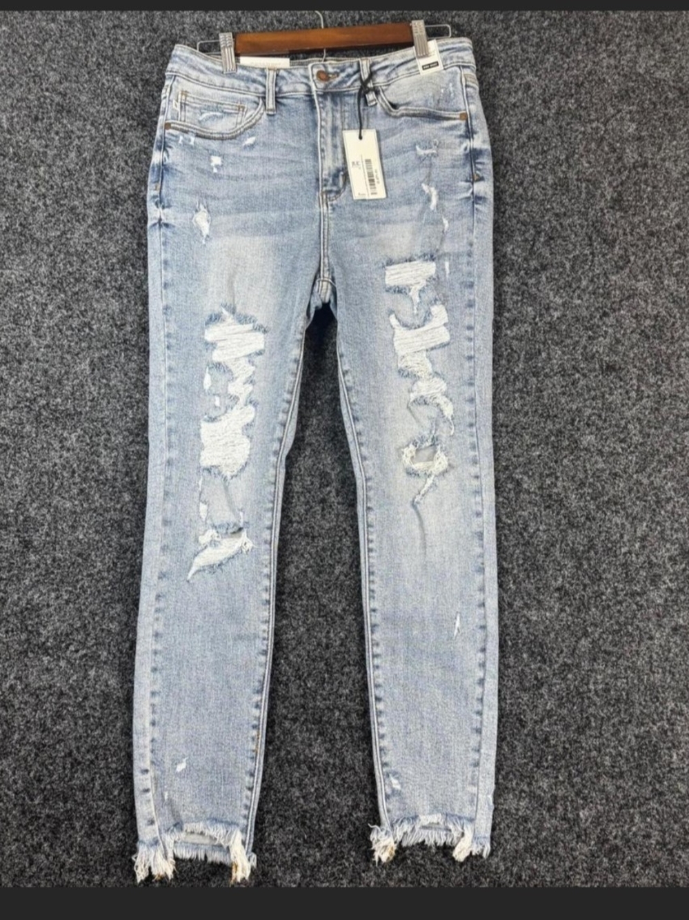 Judy Blues Distressed Light Wash Women’s Skinny Jeans No Tag Lost